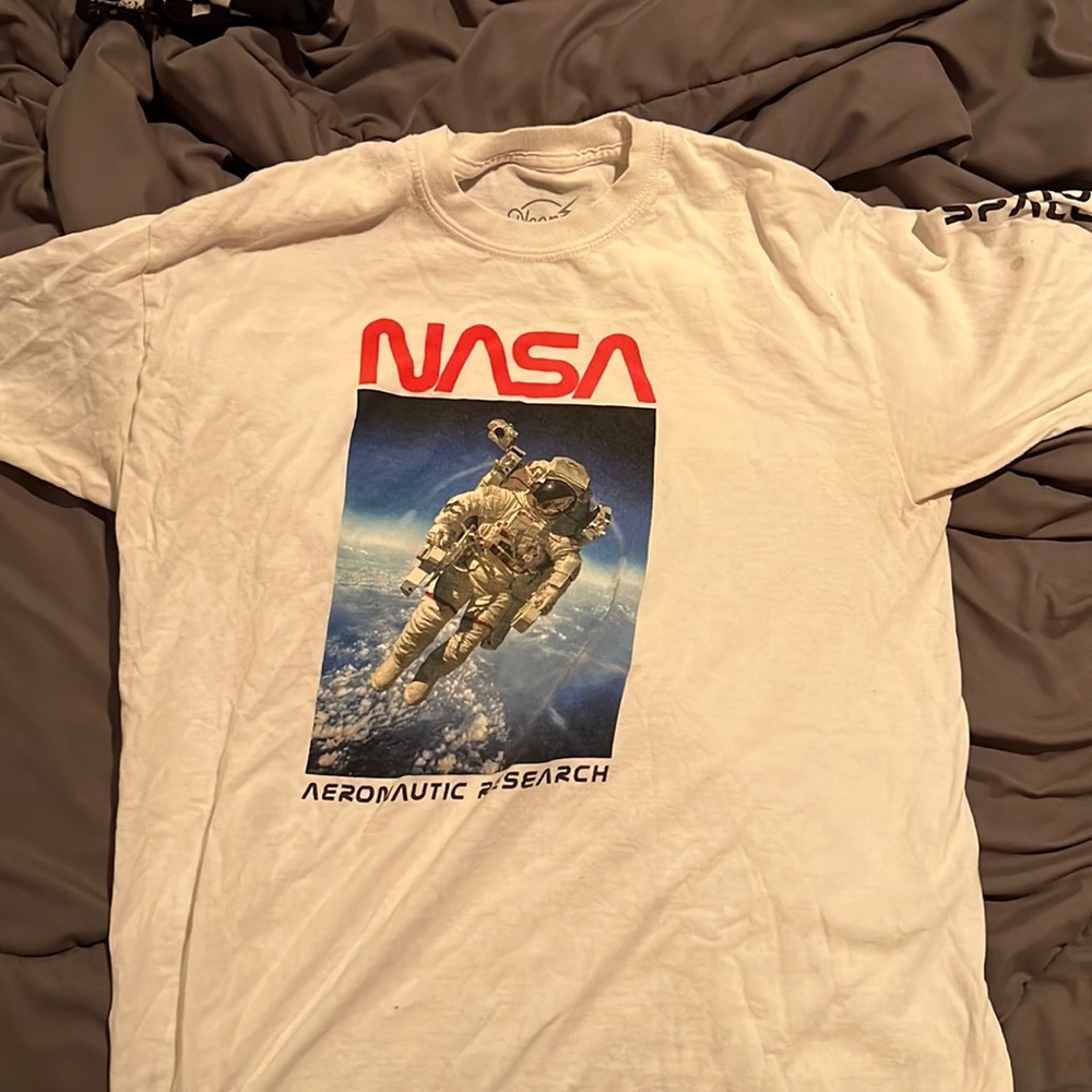 WHITE LONG SLEEVE NASA T SHIRT SIZE MEDIUM